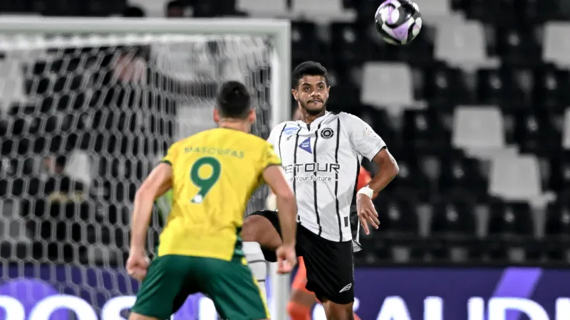 دونيس يحتفل بفوز الخليج.. وألغواسيل يحمّل دفاع الشباب المسؤولية (فيديو)