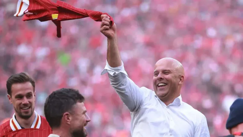 أرنِي سلوت يصنع التاريخ مع ليفربول: أعلى نسبة تسجيل في مباريات الدوري الإنجليزي