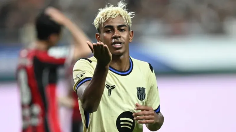 فابريغاس يشيد بموهبة يامال ويكشف رأيه في تدريب برشلونة مستقبلًا (فيديو) 