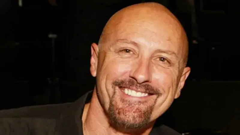 جيمس جانارد يعيد طرح قصره في بيفرلي هيلز للبيع... فهل يجد مشتريًا؟ (فيديو)