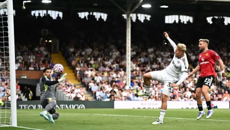مانشستر يونايتد يسقط في فخ التعادل أمام فولهام.. فيديو 