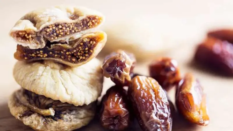 التمر أم التين؟ فروقات جوهرية تحدد أيهما أنسب لخسارة الوزن