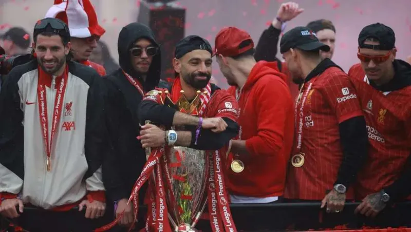 الكرة تعود للدوران: يوم كروي استثنائي بين الدوريات الأوروبية والعربية.. تعرف على مواعيد المباريات