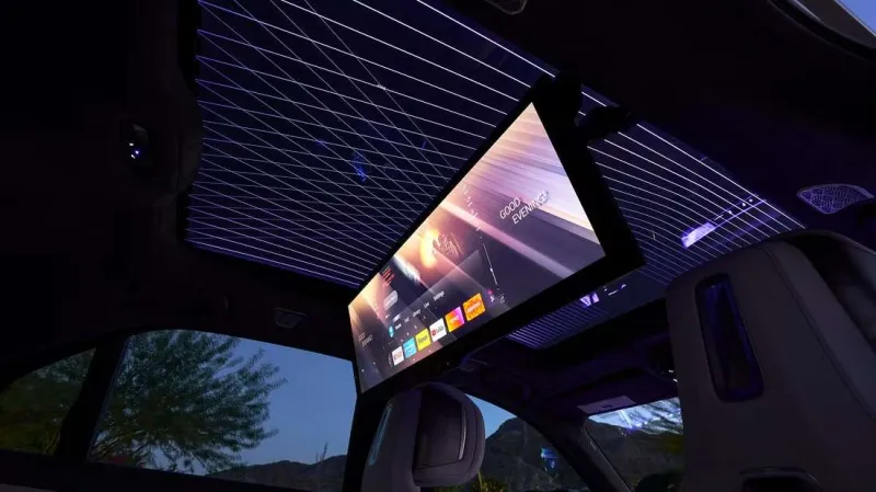 نقلة تكنولوجية فاخرة: BMW تكشف عن براءة اختراع تحول سقف السيارة إلى شاشة رقمية