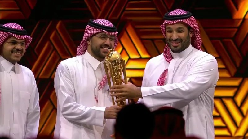 الرياض تكتب التاريخ.. ولي العهد السعودي يتوّج أبطال العالم في كأس الرياضات الإلكترونية 2025