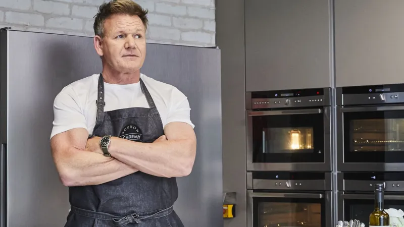 غوردون رامزي يجلب خبرة المطابخ العالمية إلى السعودية (فيديو)