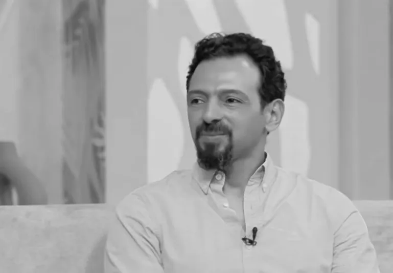 "شهيد الأبوة".. رحيل تيمور تيمور يصدم الوسط الفني (صور)