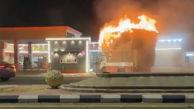 بطولة في الدوادمي.. شاب سعودي يُنقذ العشرات ويمنع كارثة محققة (فيديو)