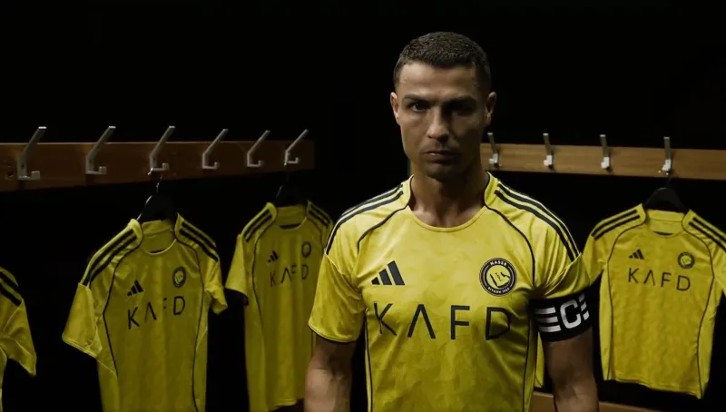 بمشاركة رونالدو.. النصر يكشف عن قميصه الجديد لموسم 2025-2026 (فيديو)