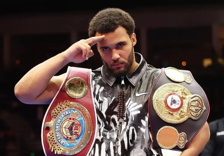 الشاب الذي هز عرش الوزن الثقيل.. هل يقترب موسيس إيتاوما من انتزاع اللقب العالمي في الملاكمة؟