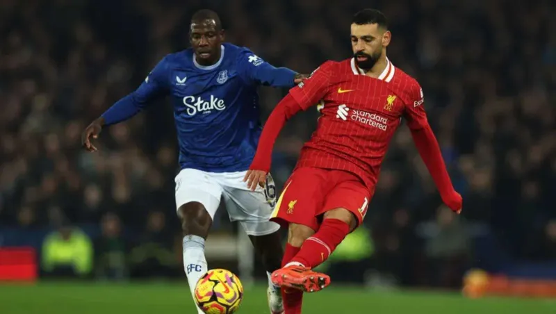 عبدالله دوكوري يختار نيوم السعودي بعد مشوار طويل في الدوري الإنجليزي