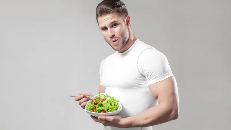 فوائد وأضرار حمية العصر الحجري: هل يساعد رجيم باليو في بناء العضلات؟