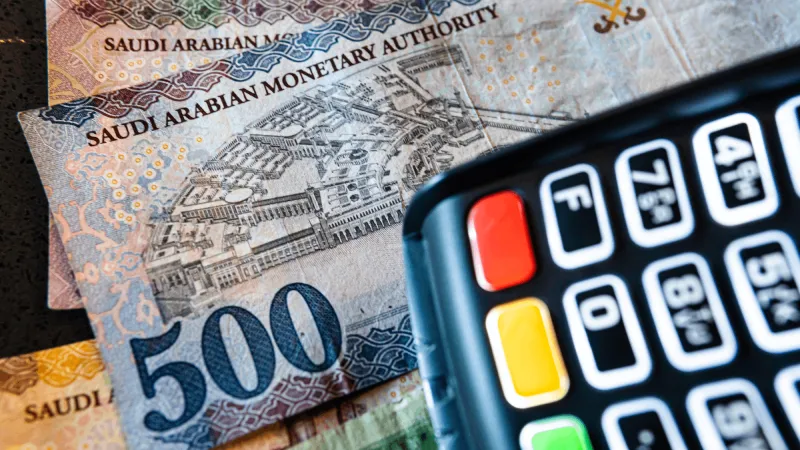 المصدر: Shutterstock أسعار العملات مقابل الريال السعودي اليوم الجمعة 1 أغسطس 2025: استقرار الدولار وتراجع اليورو
