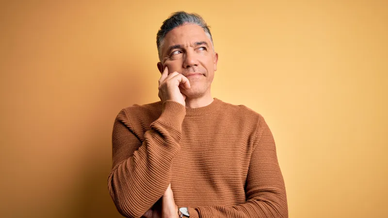 التستوستيرون وتقدّم العمر: متى ينخفض هرمون الرجولة؟ وكيف تتعامل معه؟