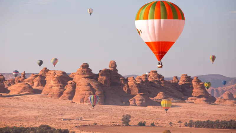 السياحة الداخلية في السعودية تشهد إقبالًا متزايدًا على المغامرات والتراث
