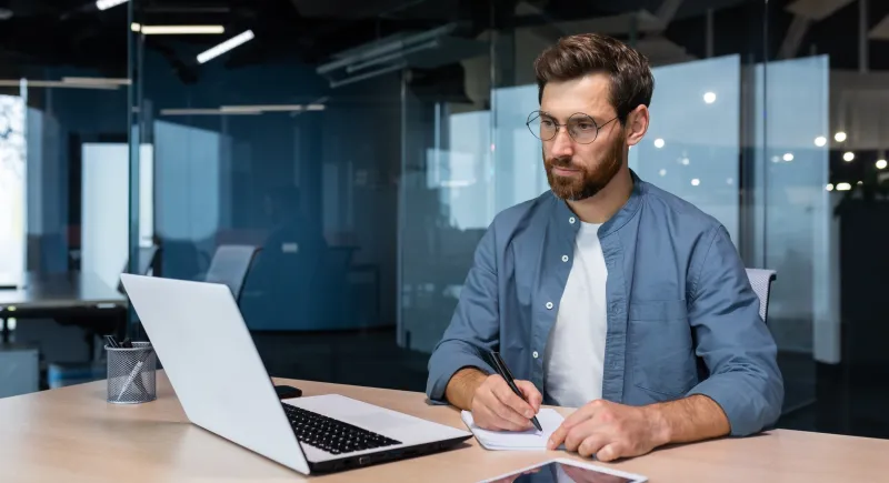 أسرار البداية الذكية: كيف يتجنب رائد الأعمال الجديد القرارات المتهورة؟