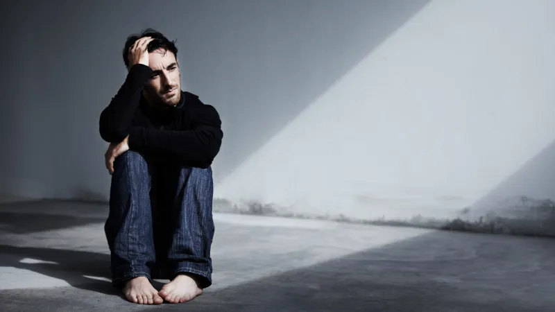 هل تُغيّرنا الصدمات؟ وكيف تؤثر التجارب القاسية على أدمغتنا ووعينا النفسي؟