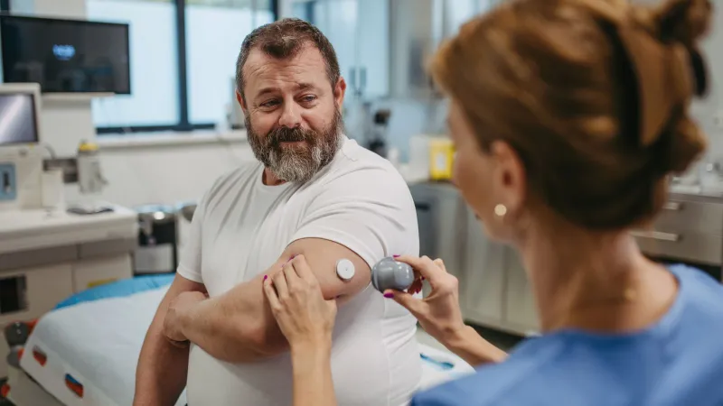 دراسة حديثة ربطته بالخصوبة: السكر الطفيف قد يكون العدو الخفي للرجال