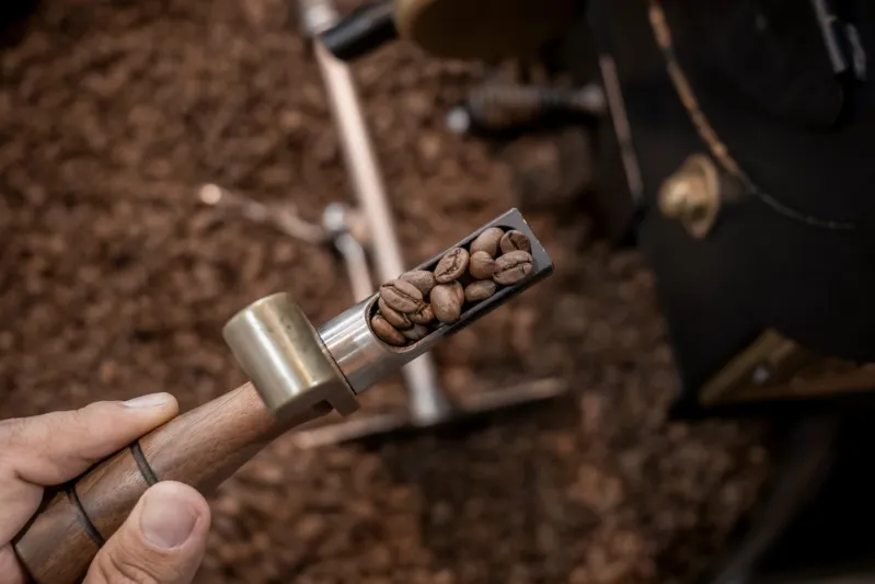 دراسة حديثة تحذر من شرب القهوة ساخنة