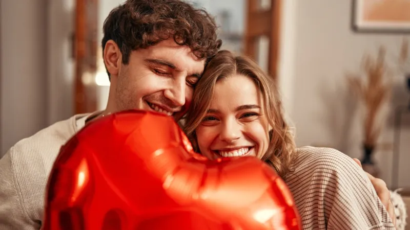 كيف يحافظ الأزواج على حبهم؟.. دراسة تجيب