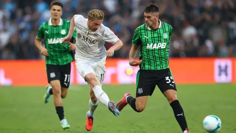 نابولي يبدأ الدوري بانتصار بثنائية ماكتوميناي ودي بروين (فيديو) 