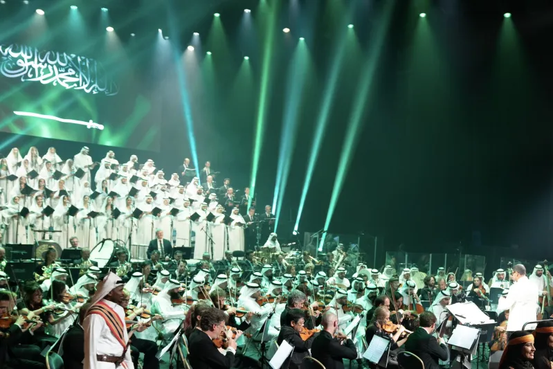الأوركسترا السعودية توثق لحظاتها الخالدة في قصر فيرساي  (فيديو)