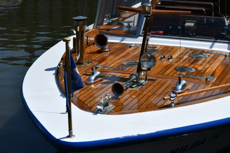 وسيط اليخوت: الخبير الذي يحوّل حلم اليخت إلى واقع سلس 