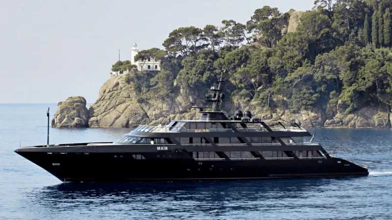 بقيمة 65 مليون دولار.. استكشف يخت جورجيو أرماني الفاخر 