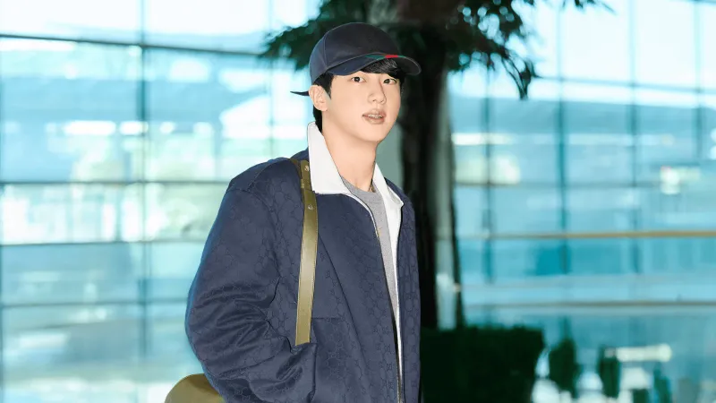 جين BTS يتألق في ميلانو.. لكن الجدل يرافق ظهوره (فيديو)