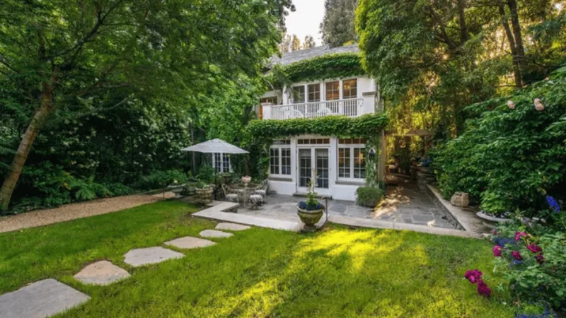 النجمة جينيفر لورانس تتخلى عن منزلها الفاخر في مزاد خاص.. كم قيمته المتوقعة؟