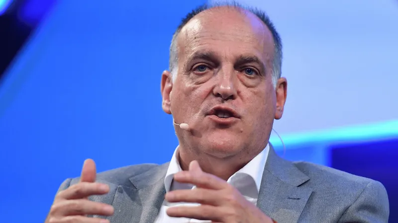 رئيس لاليغا ينتقد البريميرليغ: "رواتب مبالغ فيها وصفقات خيالية"