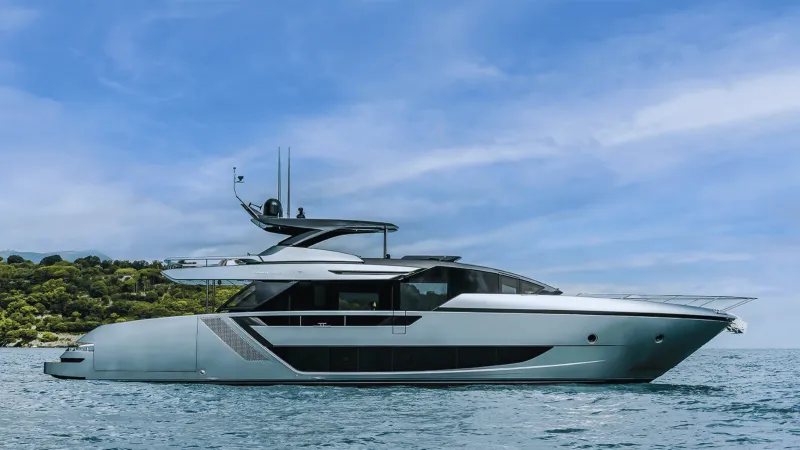 Riva 82 Diva  فائض من الأناقة والترف