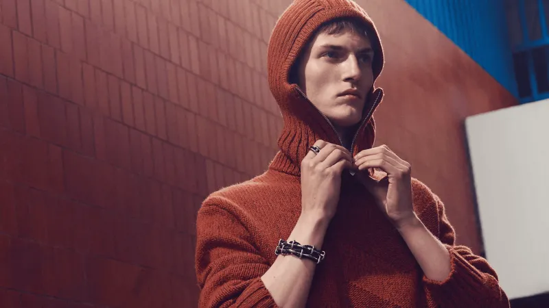 كنزات الخريف: دفء الصباح وسحر المساء في لمسة واحدة