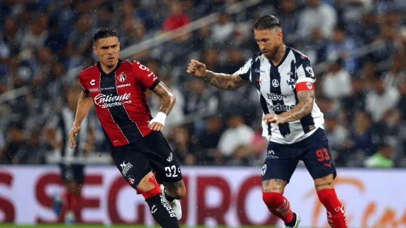 سيرجيو راموس يثير الجدل بركلة بانينكا ضائعة في الدوري المكسيكي (فيديو)