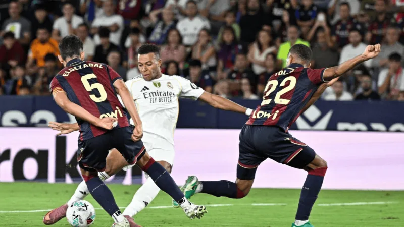 السبت الكروي المشتعل.. موعد مباريات الدوريات الأوروبية والعربية اليوم