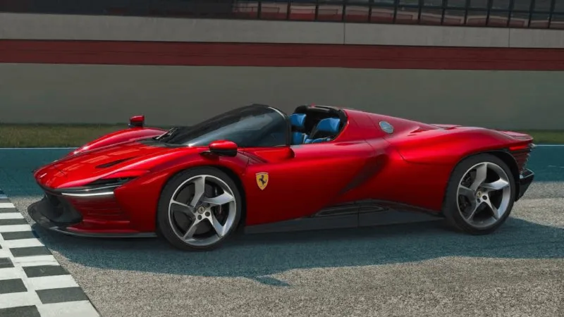 زلاتان إبراهيموفيتش يتألق في ميلانو بسيارة فيراري دايتونا SP3 النادرة