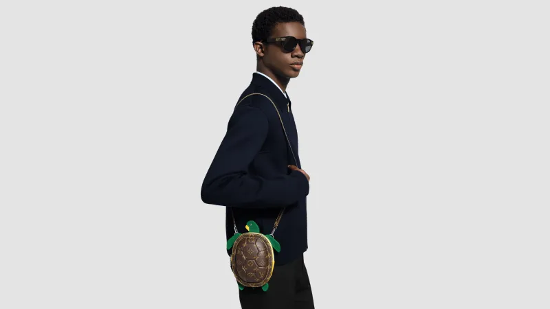 لويس فويتون تبتكر حقيبة سلحفاة فاخرة تخطف الأضواء