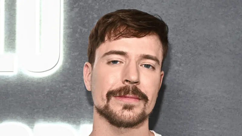 مستر بيست يختبر شجاعة رجل لا يعرف الخوف في فيديو جديد