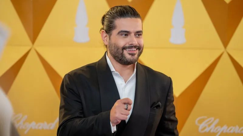 "مني أنا" ألبوم ناصيف زيتون الجديد: تنوع موسيقي وخصوصية فنية ( فيديو)