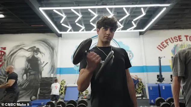 مراهق عبقري يحقق دخلًا شهريًا قدره 1.4 مليون دولار!