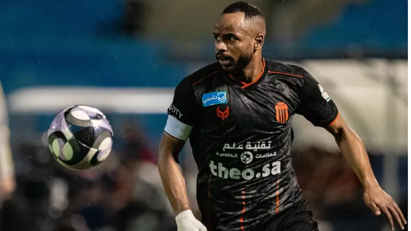 أزمة مفاجأة في الأهلي.. هل ينتهي مشوار الخيبري مع الفريق مبكرًا؟