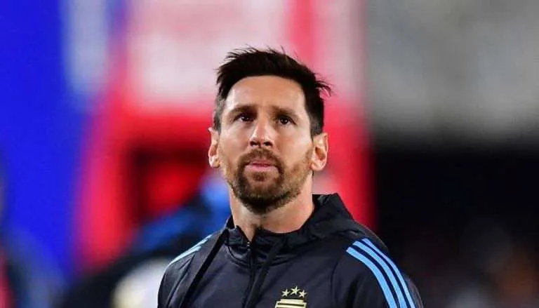 في ليلة الوداع.. ميسي يسجل ثنائية ويُبكي جماهير الأرجنتين (فيديو)