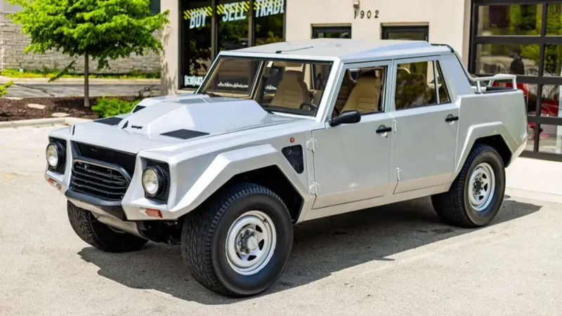 تحفة لامبورغيني العسكرية "رامبو لامبو" تثير ضجة في مزاد استثنائي