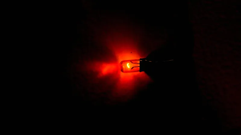 ما العلاقة بين الضوء الأحمر والوقاية من الخرف وأمراض الشيخوخة؟