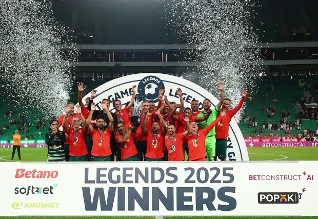 نجوم العالم ضد أبطال البرتغال.. مهرجان أهداف في مباراة الأساطير (فيديو)