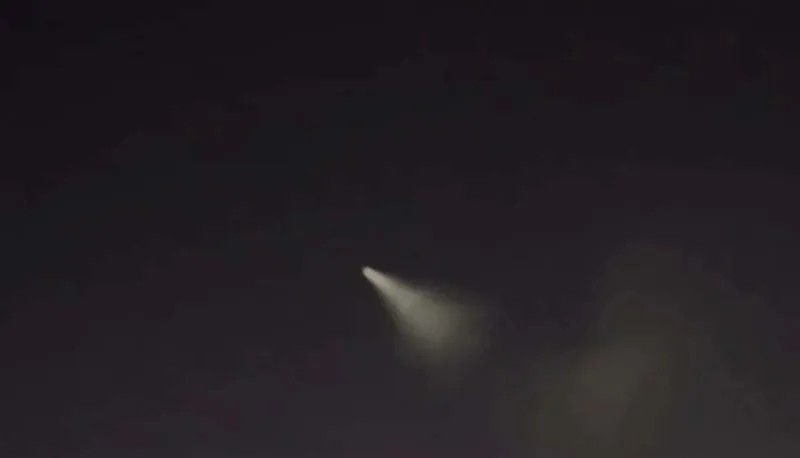 جسم غامض في سماء حائل يثير جدلًا واسعًا على مواقع التواصل (فيديو)
