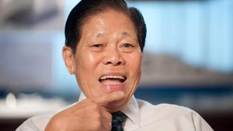 ملياردير آسيوي يقلب الموازين.. ستة أحفاد يطرقون نادي المليارديرات