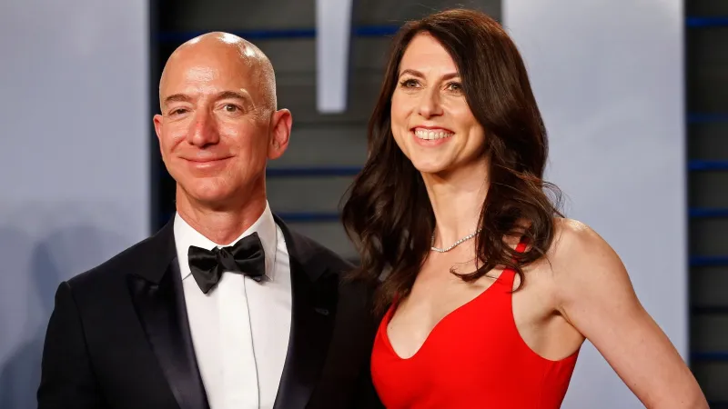 طليقة جيف بيزوس ماكنزي سكوت تتبرع بـ70 مليون دولار بلا شروط 