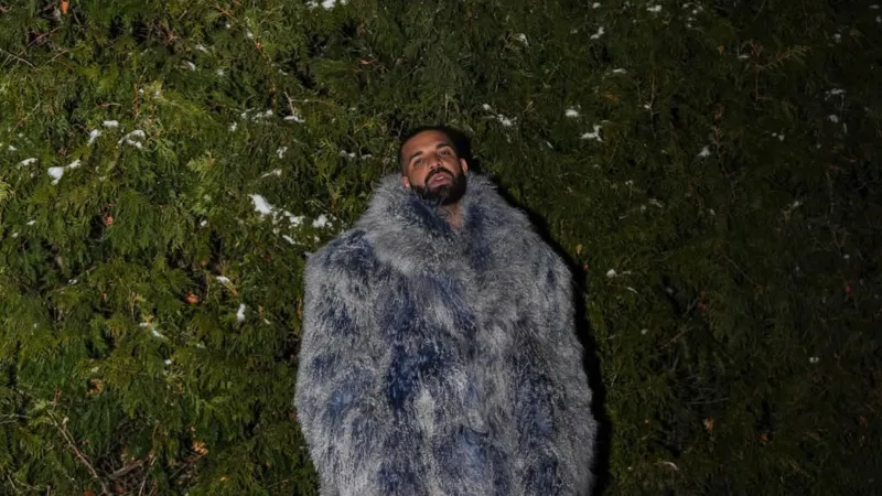 دريك يقتني رولز-رويس كولينان استثنائية فريدة.. تعرف على سعرها