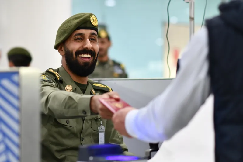 الجوازات تحدد ضوابط مغادرة حاملي تأشيرة الزيارة العائلية